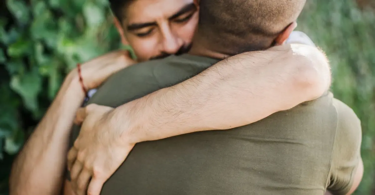 Câlins et Stress : Comment le Contact Physique Aide-T-il ?