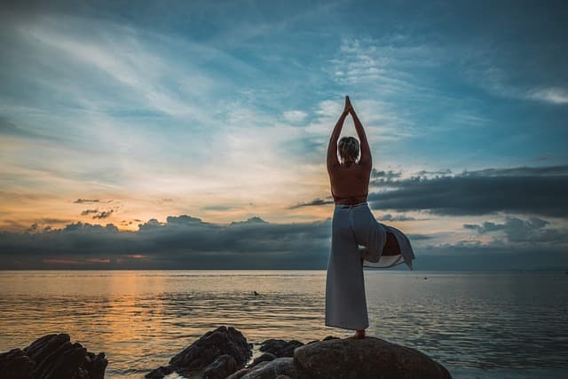 Les Bienfaits du Yoga et de la Méditation pour Éliminer le Stress